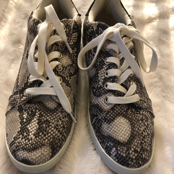 Boutique snakeskin sneakers - Picture 3 of 4